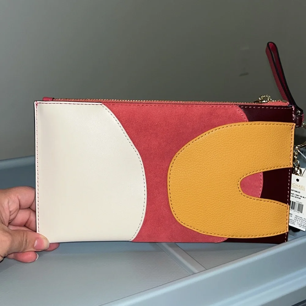 Michael Kors Jet Set Travel Large Patchwork Wristlet & Abstract Key Chain Bundle - Picture 6 of 8